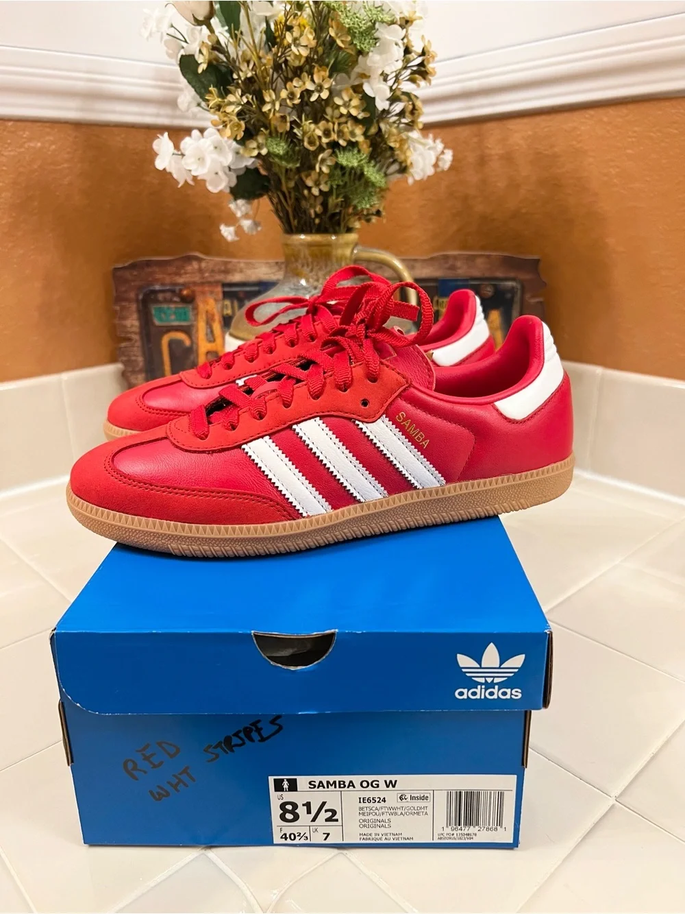 Samba OG, BRIGHT RED w WHITE STRIPES, Women’s Size 8.5-Men’s 7.5, BRAND NEW